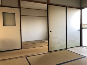 実家を遺品整理するときの手順とは？効率的な片付け方法と業者を解説