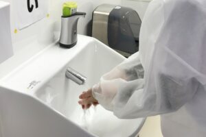 広島店舗　コロナ除菌作業