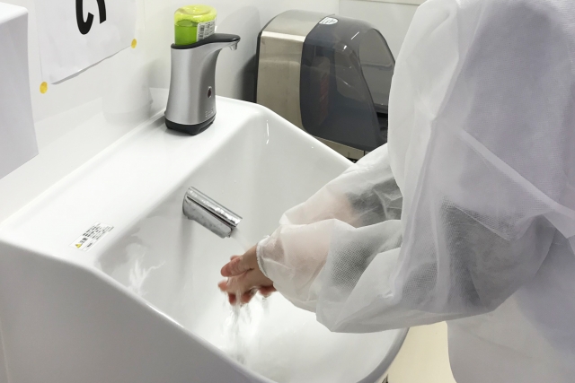 広島店舗　コロナ除菌作業