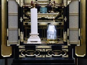 ご葬儀の後の仏壇じまいはどうするの？処分方法や処分の流れを解説
