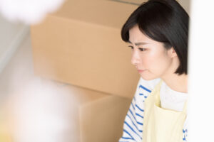 遺品整理は自分でできる？進め方から業者に頼むべきケースまで解説