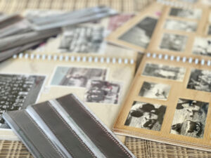 遺品整理でアルバムを整理・処分する方法｜処分時の注意点も解説
