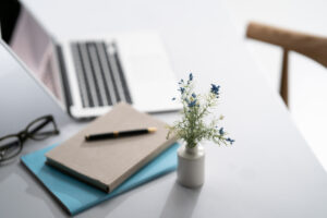 遺品の片付け方とは？遺品整理を始める時期や注意点も解説