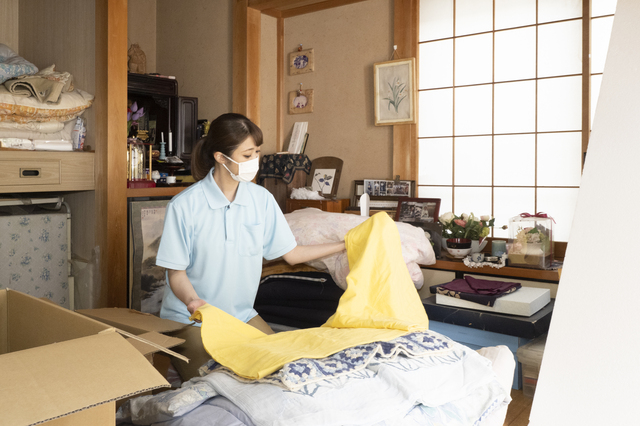 衣服の遺品整理方法｜気を付けたいポイントや処分以外の方法も紹介！