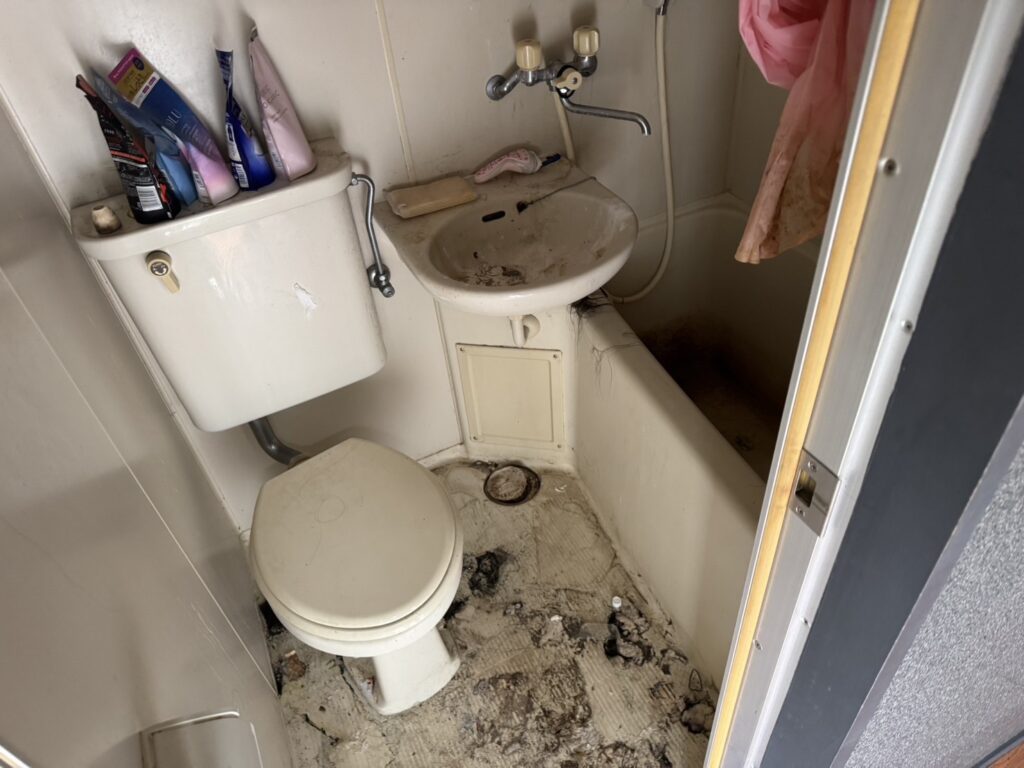 福山市アパート 1K の単身ゴミ屋敷片付け事例 Before