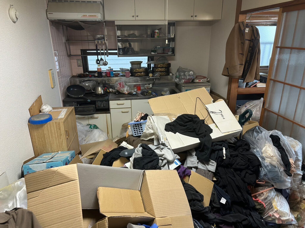 海田町戸建て4LDKのゴミ屋敷片付け事例（実質2部屋対応） Before
