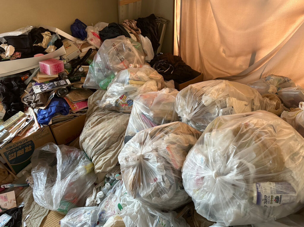 神石高原町｜農家住宅4LDKのゴミ屋敷片付け事例（実質2部屋対応） Before