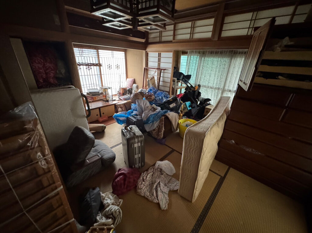 福山市平屋 2DK のゴミ屋敷片付け事例 Before