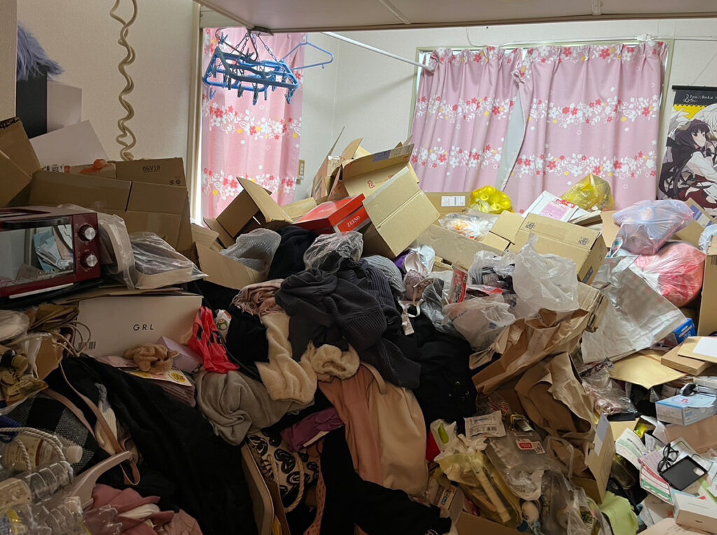 庄原市農家住宅 4LDK のゴミ屋敷片付け事例（実質2部屋対応） Before