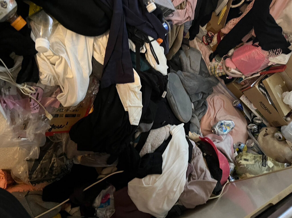 広島市安佐北区アパート 1DK のゴミ屋敷片付け事例 Before