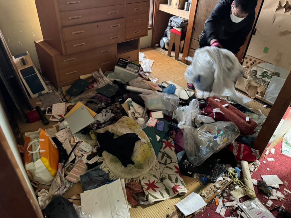 広島市安芸区アパート 1DK のゴミ屋敷片付け事例 Before