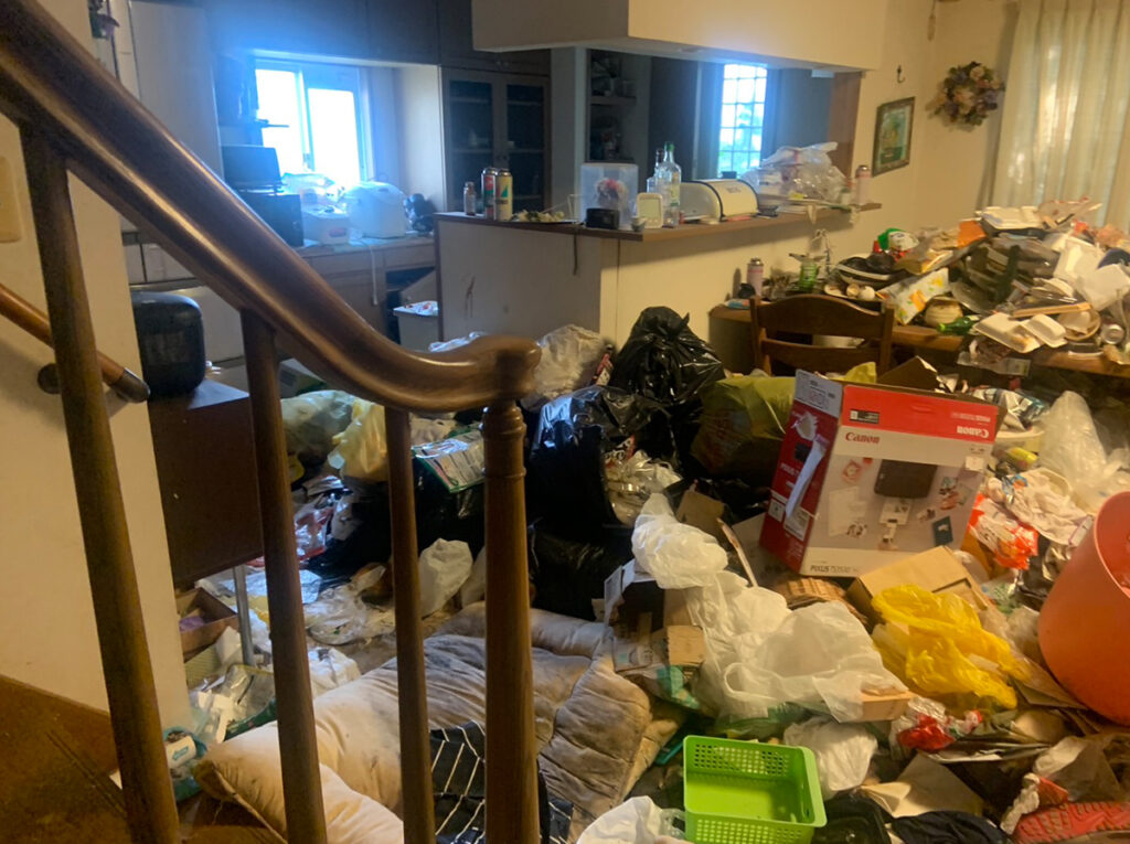 広島市西区アパート 1DK のゴミ屋敷片付け事例 Before