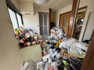 海田町マンション1LDKのゴミ屋敷片付け事例（在宅ワーク環境の再生）