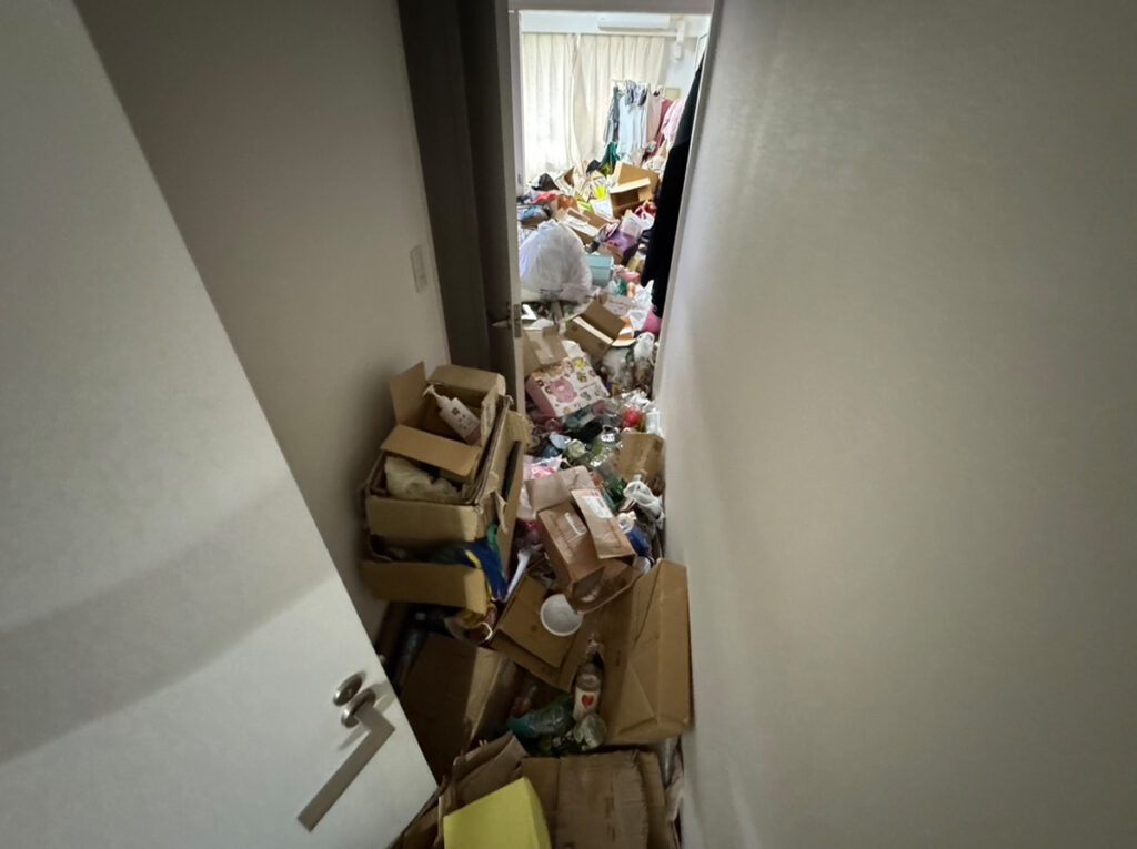 庄原市戸建て 3LDK のゴミ屋敷片付け事例 Before