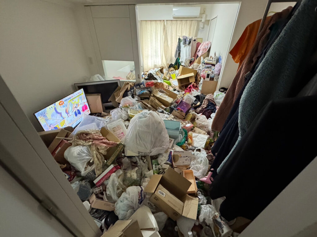 府中市アパート 1DK の単身者ゴミ屋敷片付け事例 Before
