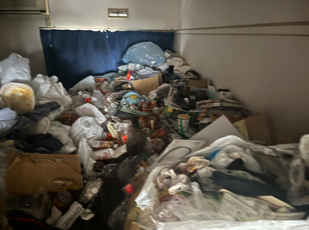 東広島市アパート 1DK の単身ゴミ屋敷片付け事例 Before