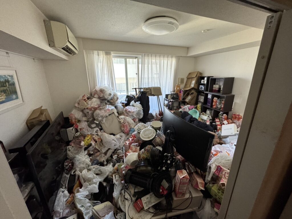 福島県二本松市1LDKマンションA.Y様のゴミ屋敷片付け事例 Before