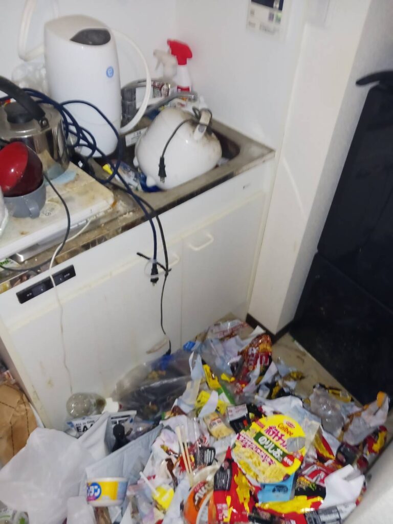 新潟県村上市2LDKマンションM.A様のゴミ屋敷片付け事例 Before