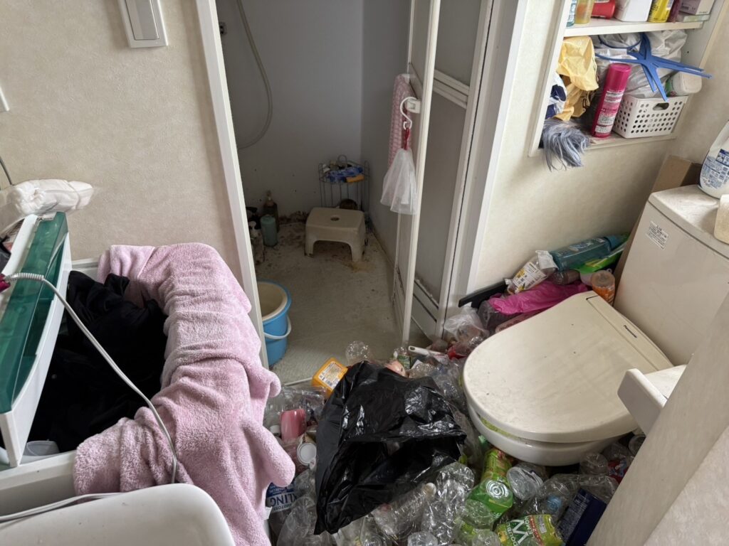 青森県黒石市5LDK二世帯住宅N.K様のゴミ屋敷片付け事例 Before