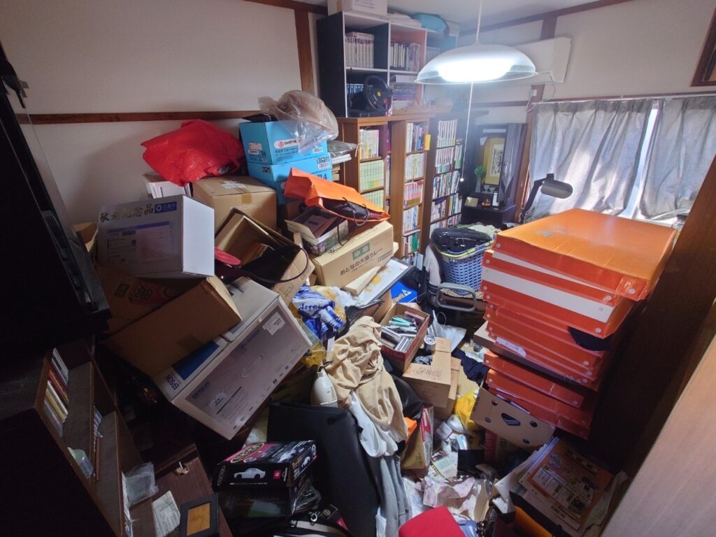 秋田県潟上市2LDKマンションY.H様のゴミ屋敷片付け事例 Before