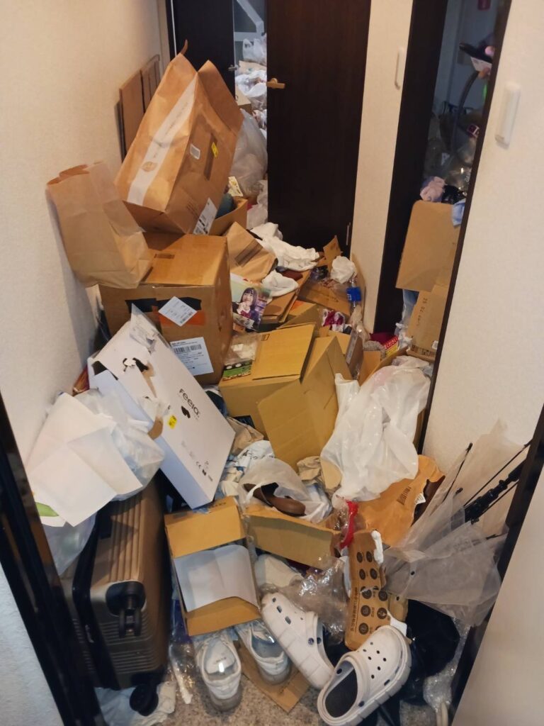 神奈川県相模原市3LDK店舗兼住宅K.T様のゴミ屋敷片付け事例 Before