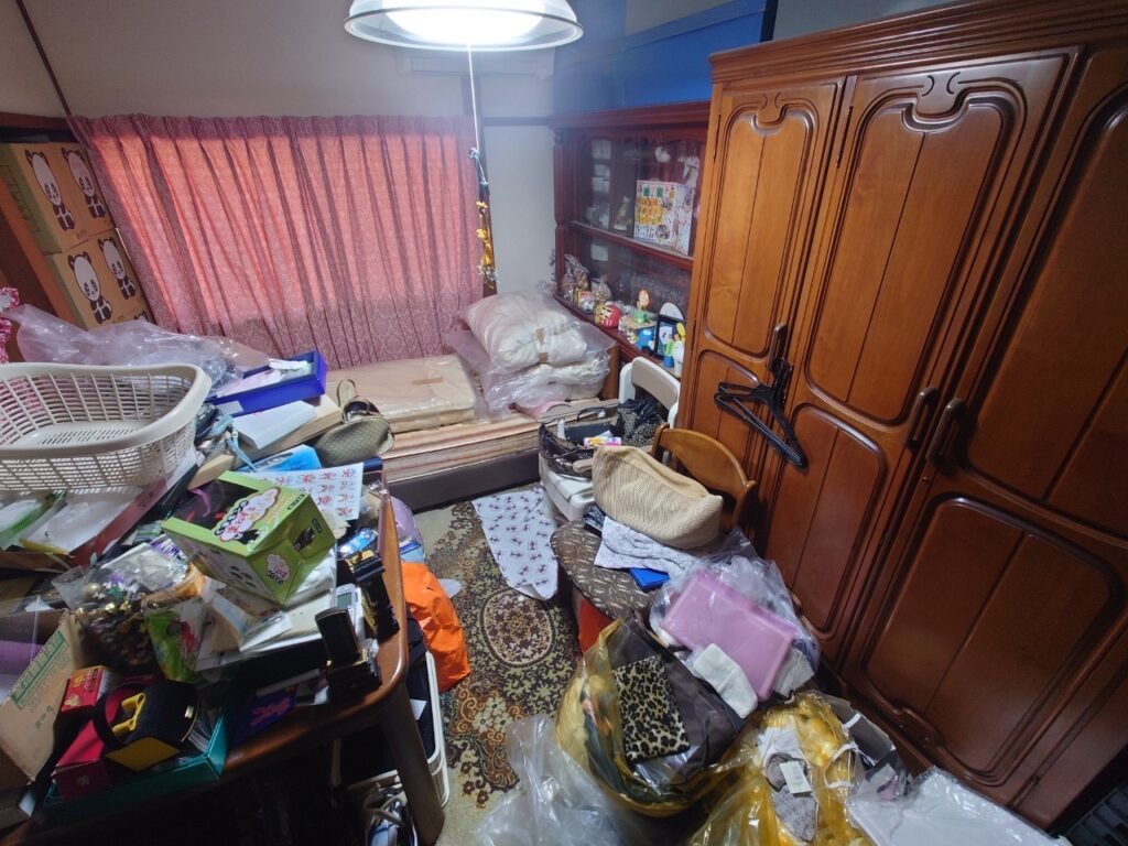秋田県鹿角市2DKマンションH.I様のゴミ屋敷片付け事例 Before