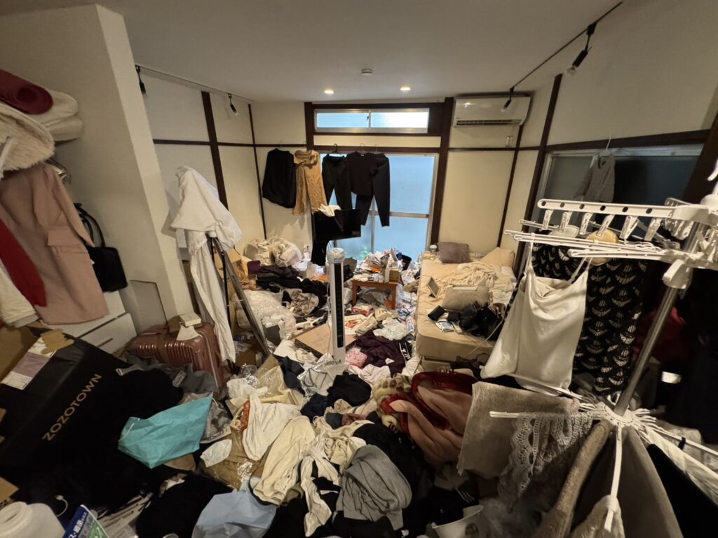 愛媛県東温市1RマンションH.W様のゴミ屋敷片付け事例 Before