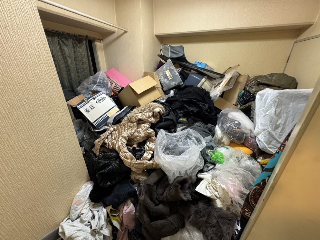長崎県雲仙市3LDK店舗兼住宅K.M様のゴミ屋敷片付け事例 Before