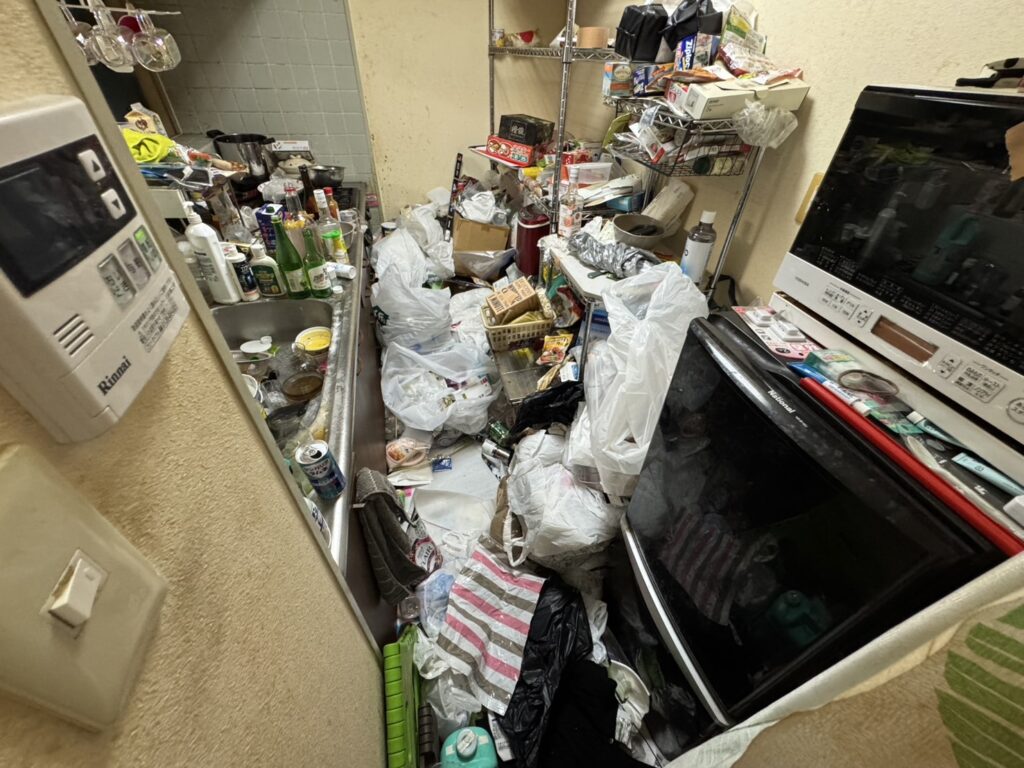 熊本県山鹿市2DKマンションM.I様のゴミ屋敷片付け事例 Before