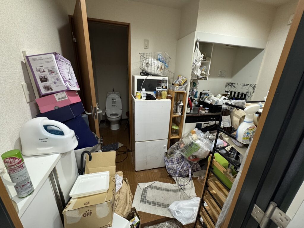 大分県杵築市1KマンションS.A様のゴミ屋敷片付け事例 Before