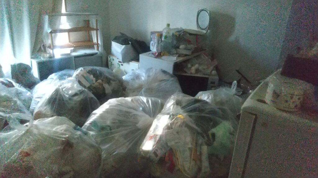 鹿児島県出水市3LDK店舗兼住宅N.Y様のゴミ屋敷片付け事例 Before
