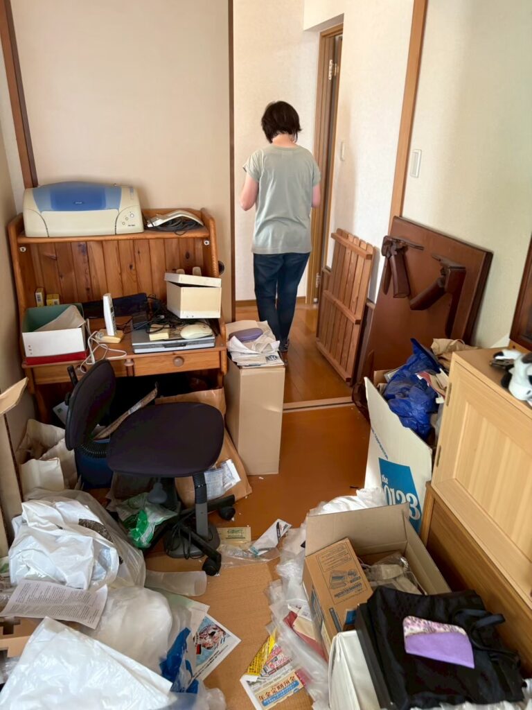 山梨県南アルプス市1KマンションY様の特殊清掃作業事例 Before