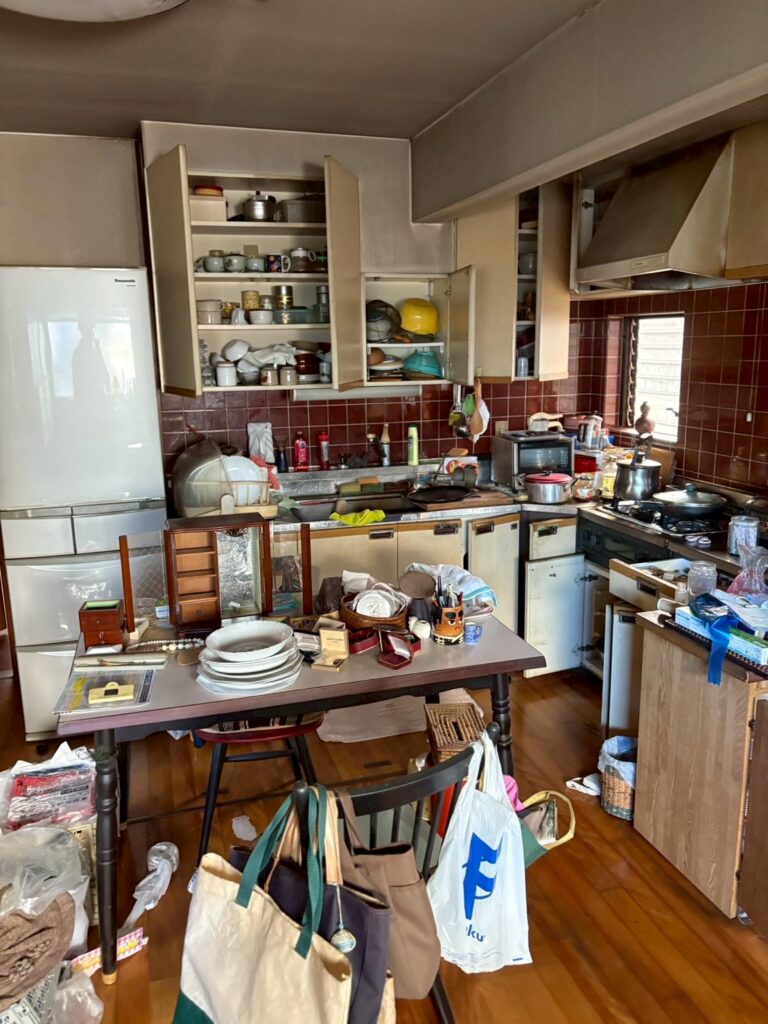 三重県鈴鹿市2LDKマンションY様の特殊清掃作業事例 Before