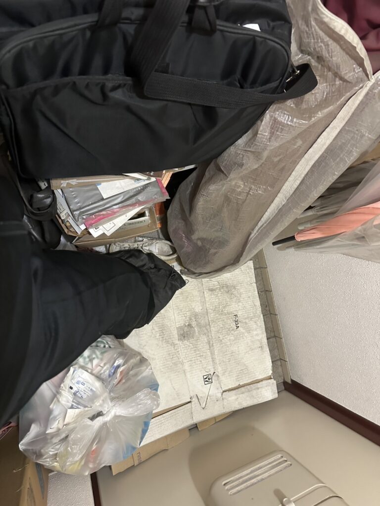 山梨県北杜市1RアパートH.M様のゴミ屋敷片付け事例 Before