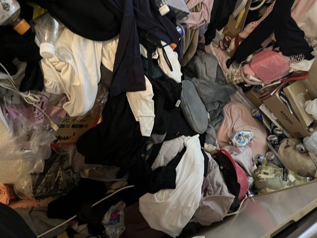 三重県桑名市4LDK戸建てS.A様のゴミ屋敷片付け事例 Before