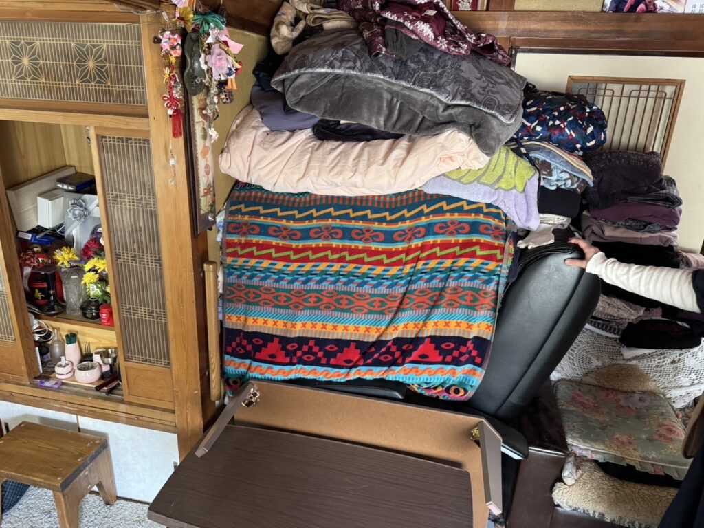 滋賀県守山市2DKマンションS.M様のゴミ屋敷片付け事例 Before