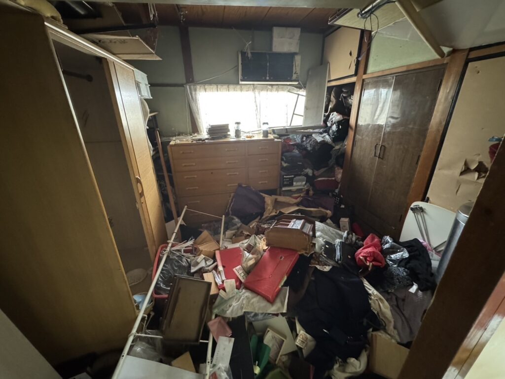 奈良県大和高田市5LDK二世帯住宅M.Y様のゴミ屋敷片付け事例 Before