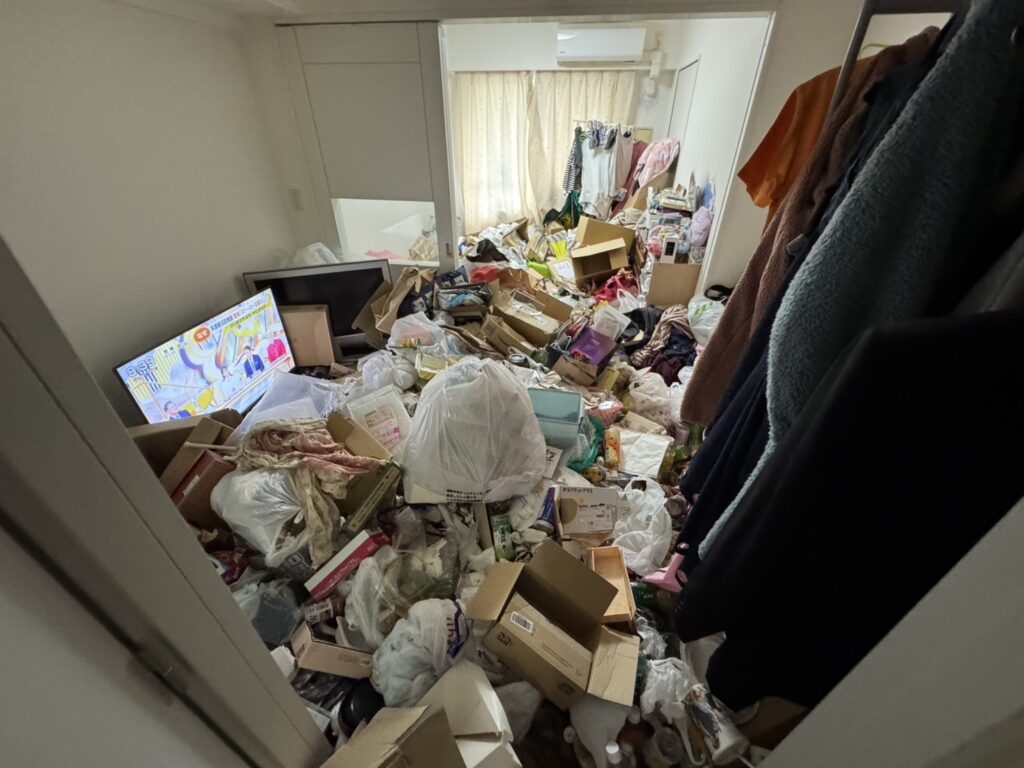 岡山県備前市1LDKマンションK.S様のゴミ屋敷片付け事例 Before