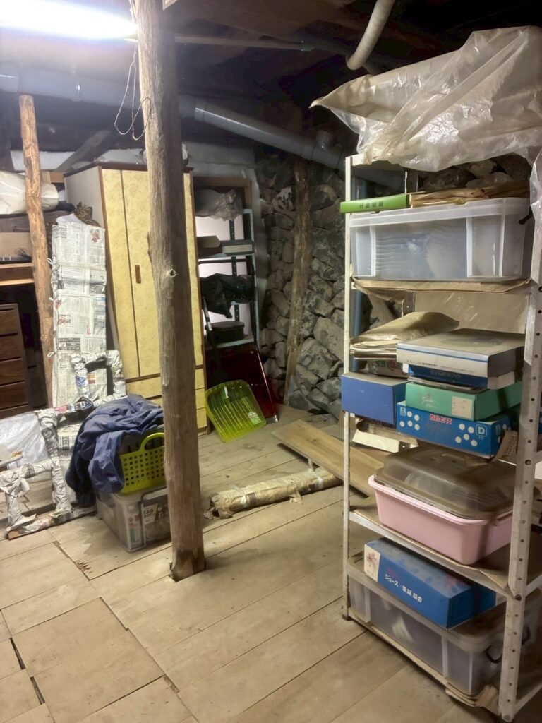 秋田県由利本荘市1LDKマンションU様の特殊清掃作業事例 Before