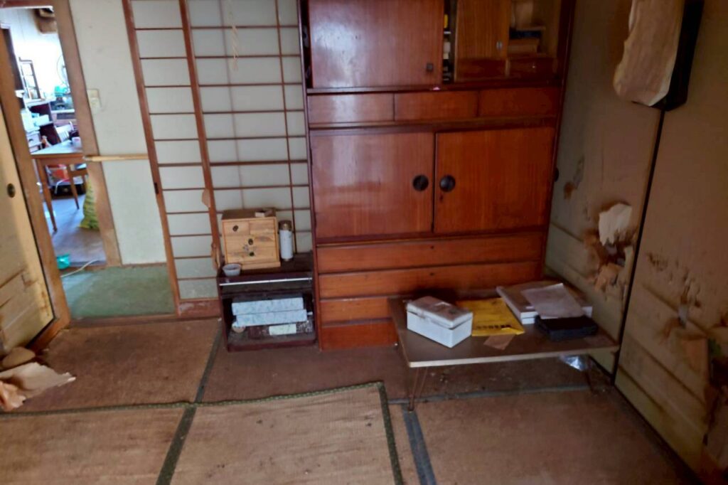 大分県日田市1DKアパートH様の特殊清掃作業事例 Before