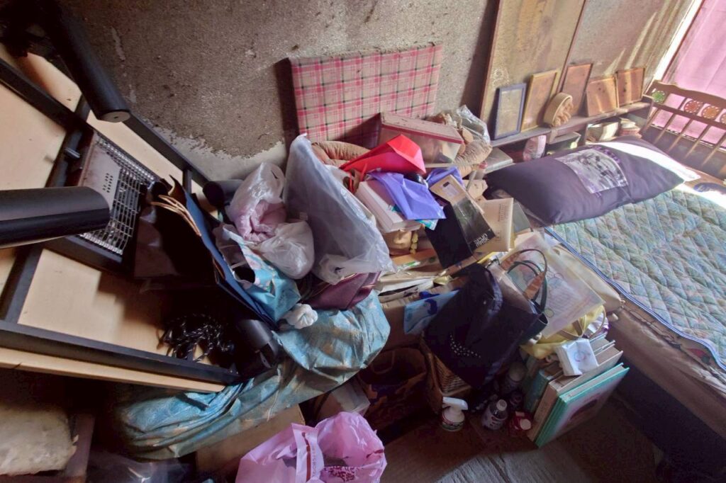 秋田県大仙市5LDK二世帯住宅T様の遺品整理事例 Before