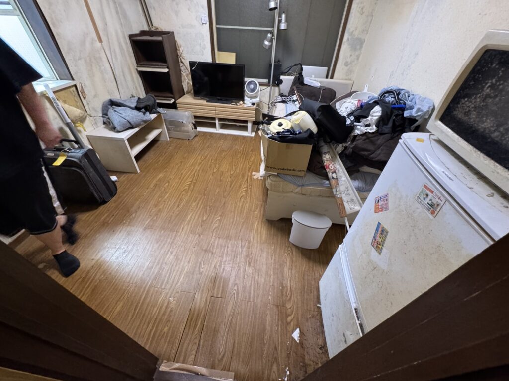岡山県新庄村1LDKマンションA様のゴミ屋敷片付け事例 Before