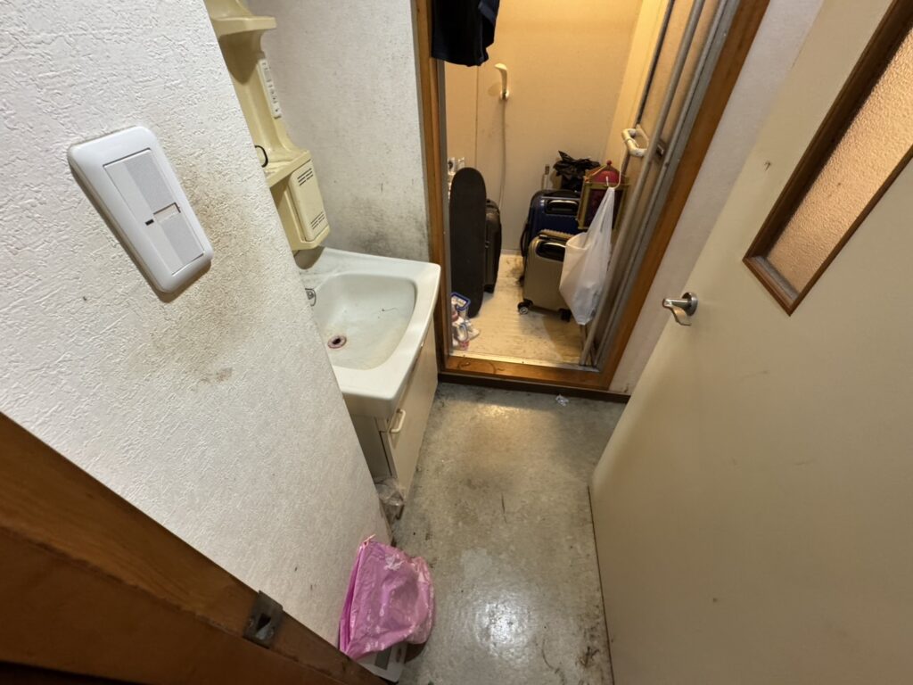 岡山県勝央町4LDK二世帯住宅H様のゴミ屋敷片付け事例 Before