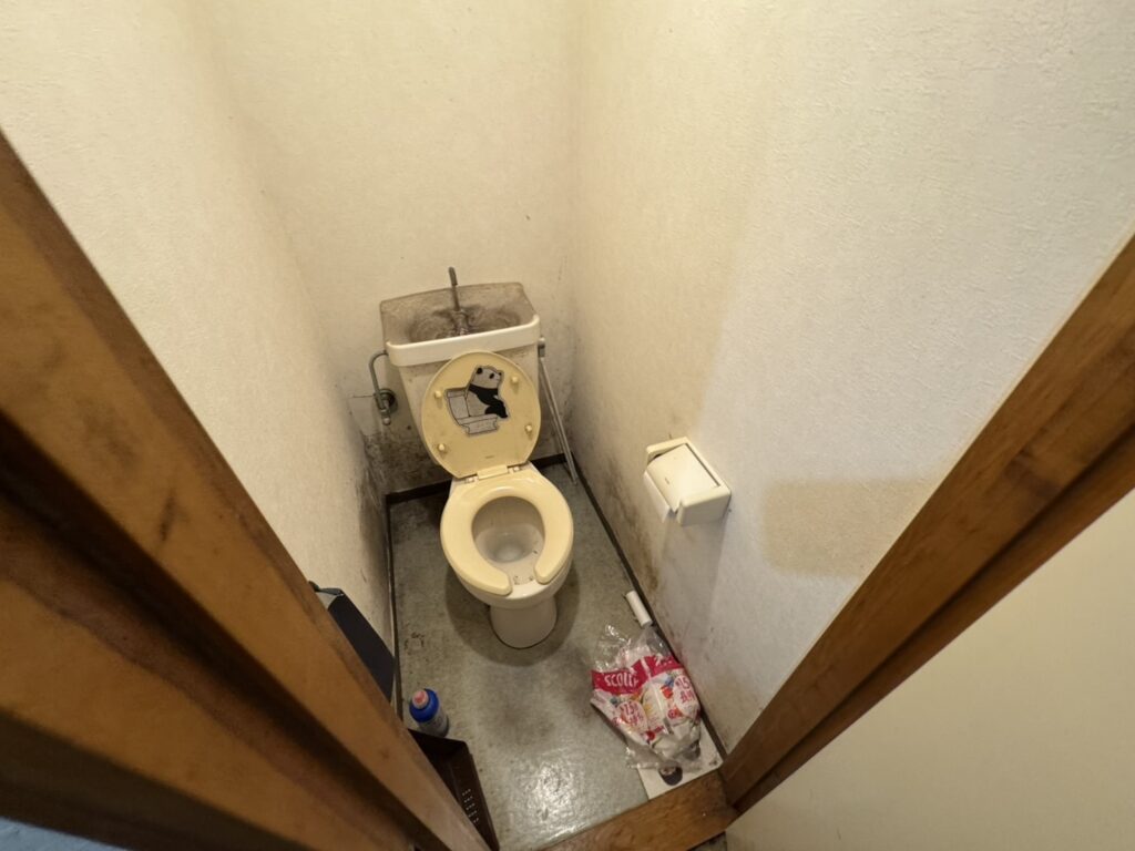 岡山県奈義町1KマンションM様のゴミ屋敷片付け事例 Before