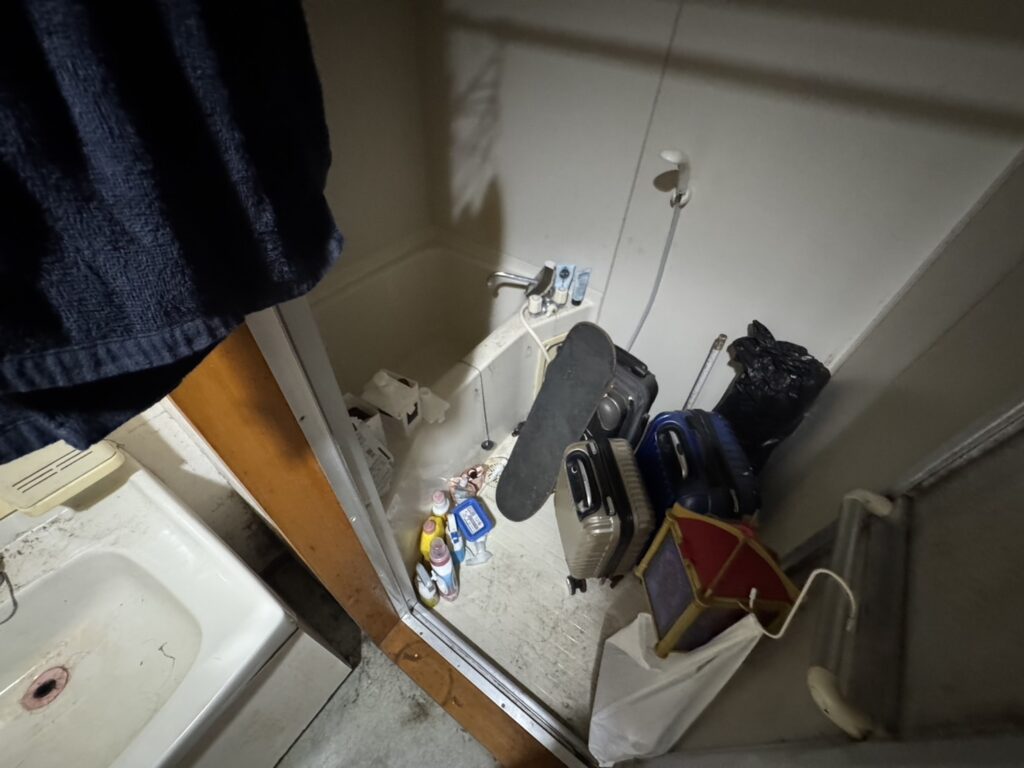 岡山県美咲町2DK店舗兼住宅H様のゴミ屋敷片付け事例 Before