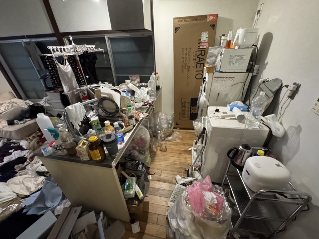島根県松江市3LDK二世帯住宅T様のゴミ屋敷片付け事例 Before