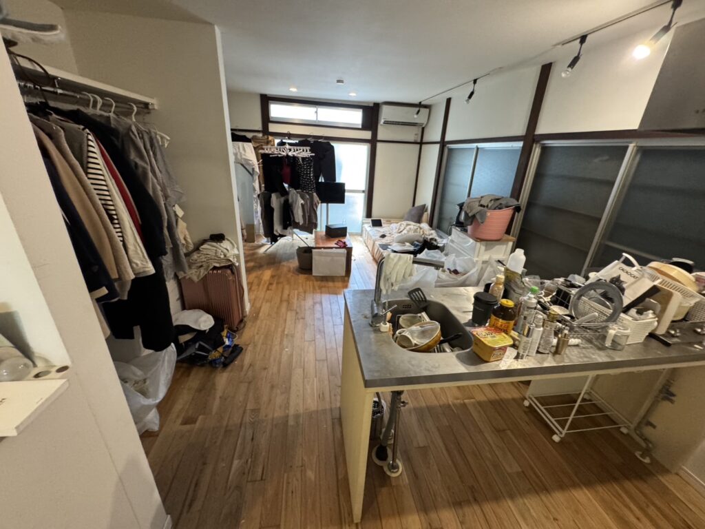 島根県浜田市1KマンションF様のゴミ屋敷片付け事例 Before