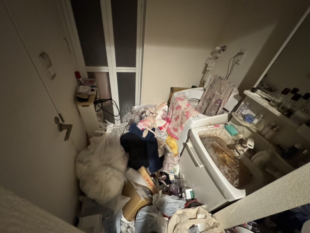島根県益田市1LDKマンションA様のゴミ屋敷片付け事例 Before