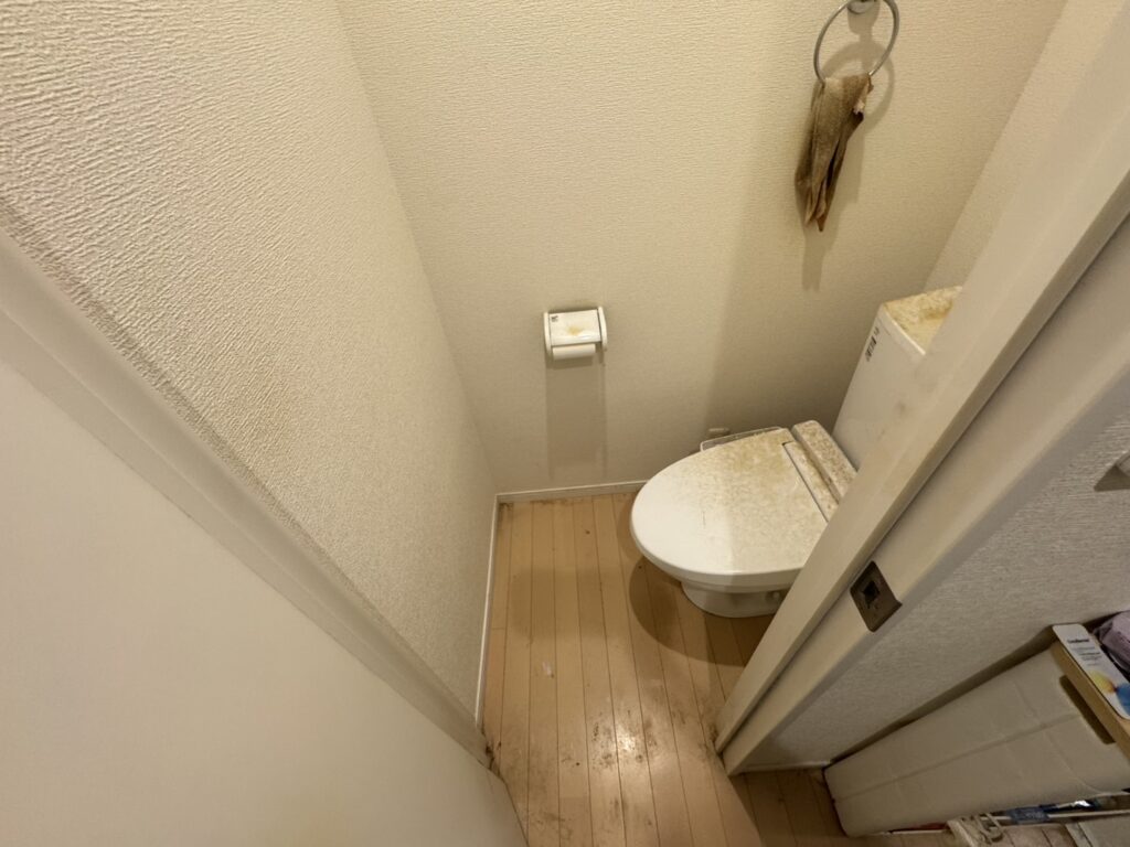 島根県安来市2DKアパートK様のゴミ屋敷片付け事例 Before