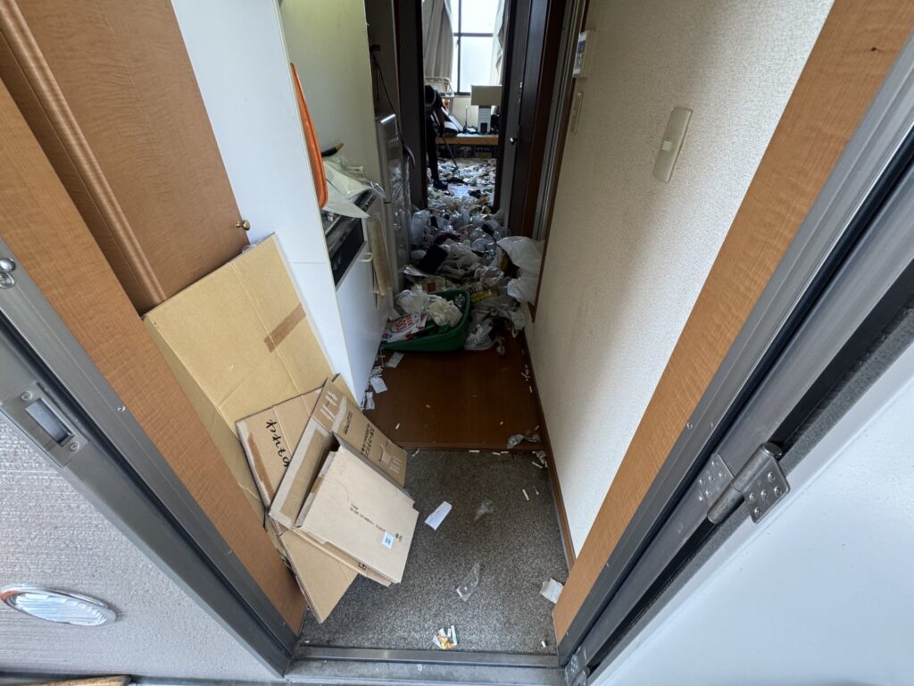 島根県奥出雲町2LDKアパートW様のゴミ屋敷片付け事例 Before